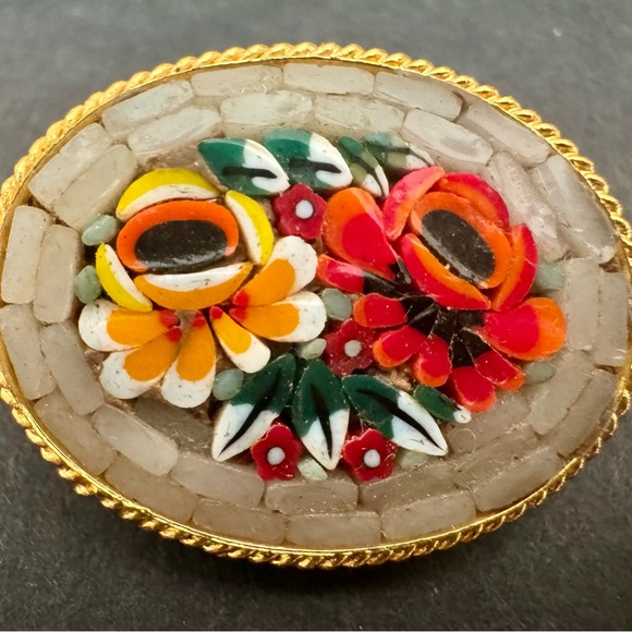 Vintage Jewelry - Floral Micro-Mosaic Oval Brooch in Multicolor and Gold